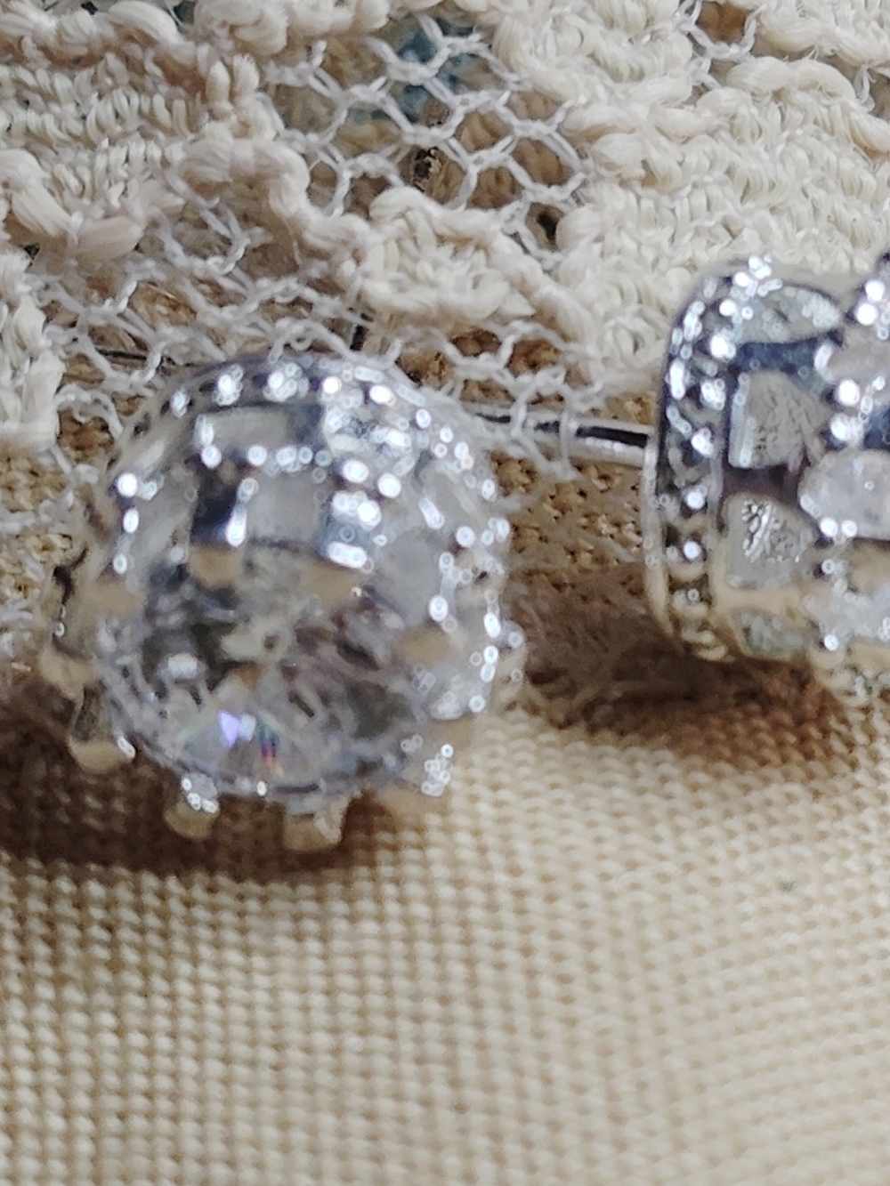 💯MOISSANITE SPARKLING STUD STERLING EARRINGS. STERLING HYPOALLERGENIC STUDS.